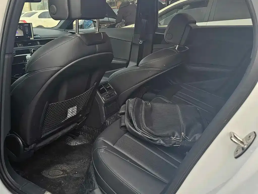 Audi A4L 2024 из CN, фото 8