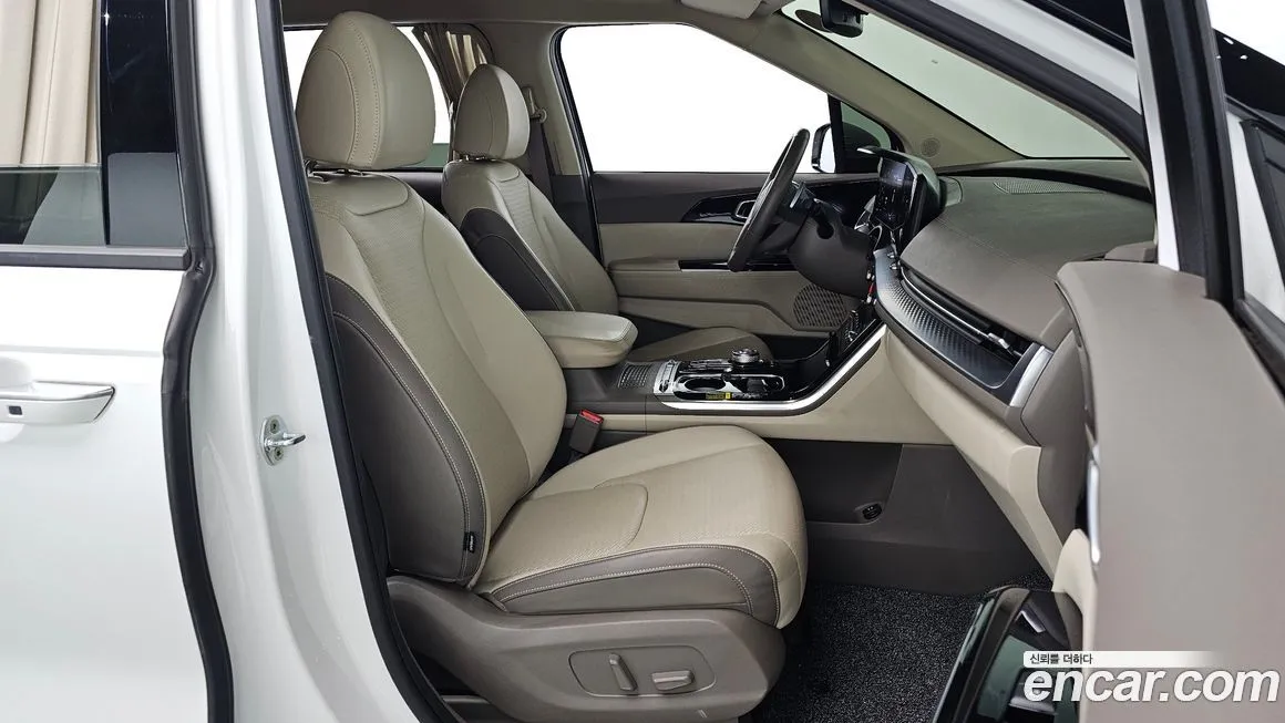 Kia Carnival — фото 10
