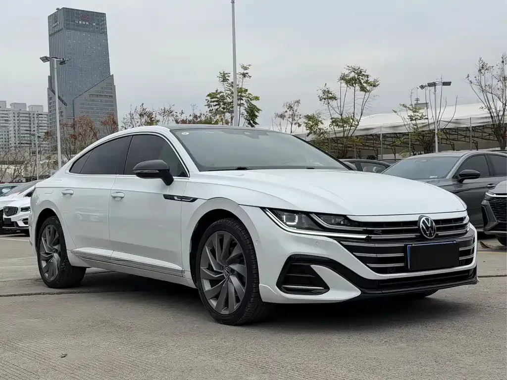 Volkswagen CC 2023 из CN, фото 2