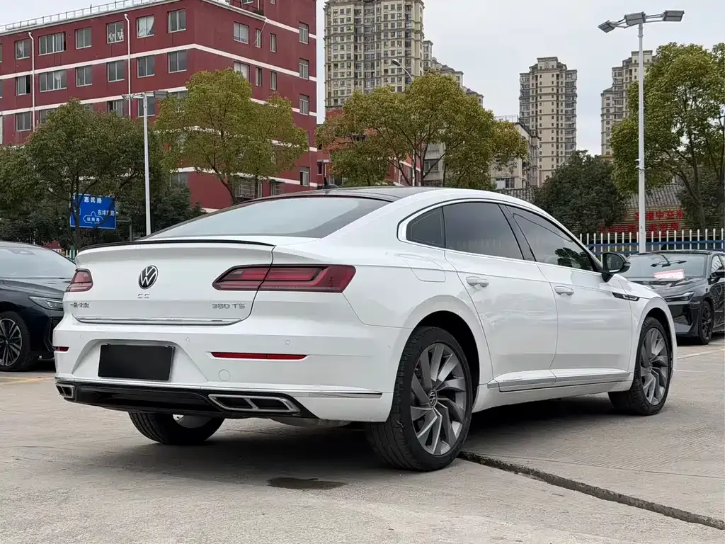 Volkswagen CC 2023 из CN, фото 9