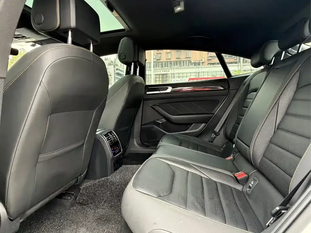 Volkswagen CC 2023 из CN, фото 10