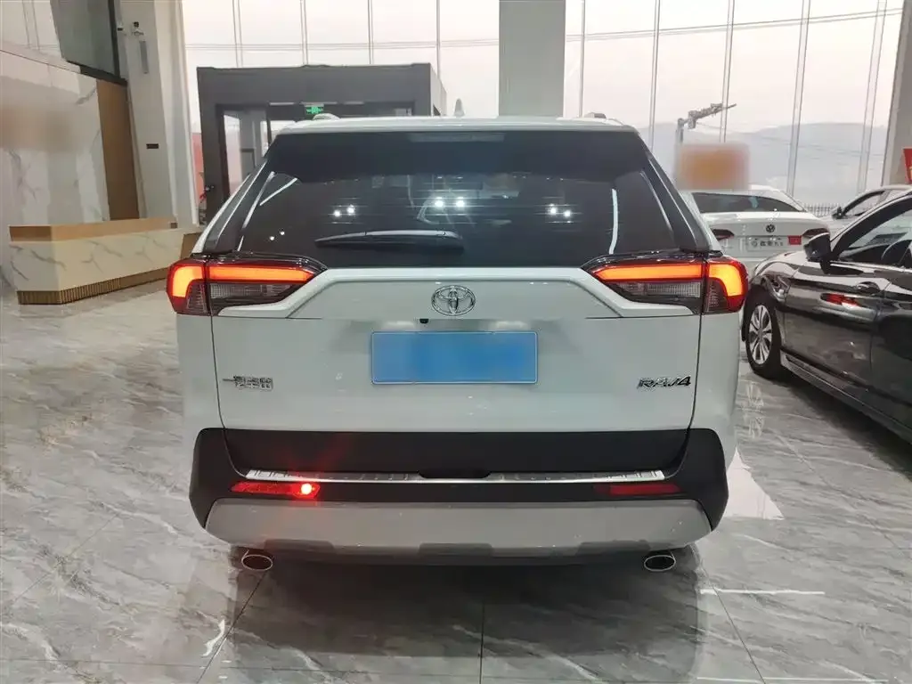 Toyota RAV4 2024 из CN, фото 4