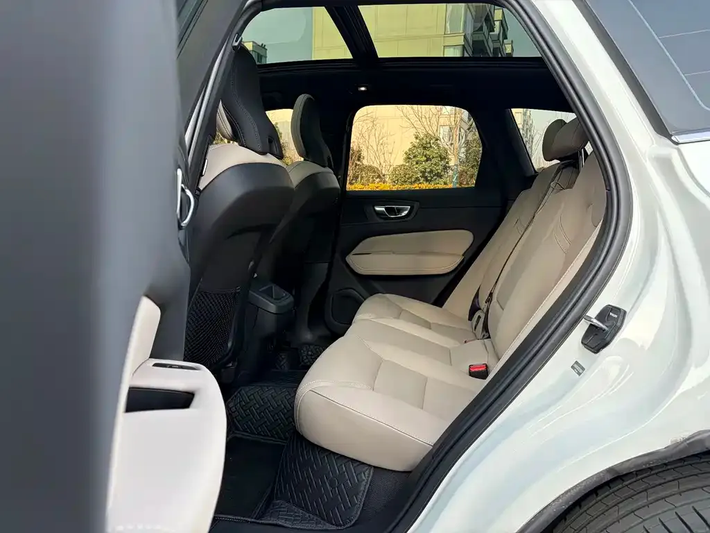 Volvo XC60 2025 из CN, фото 5