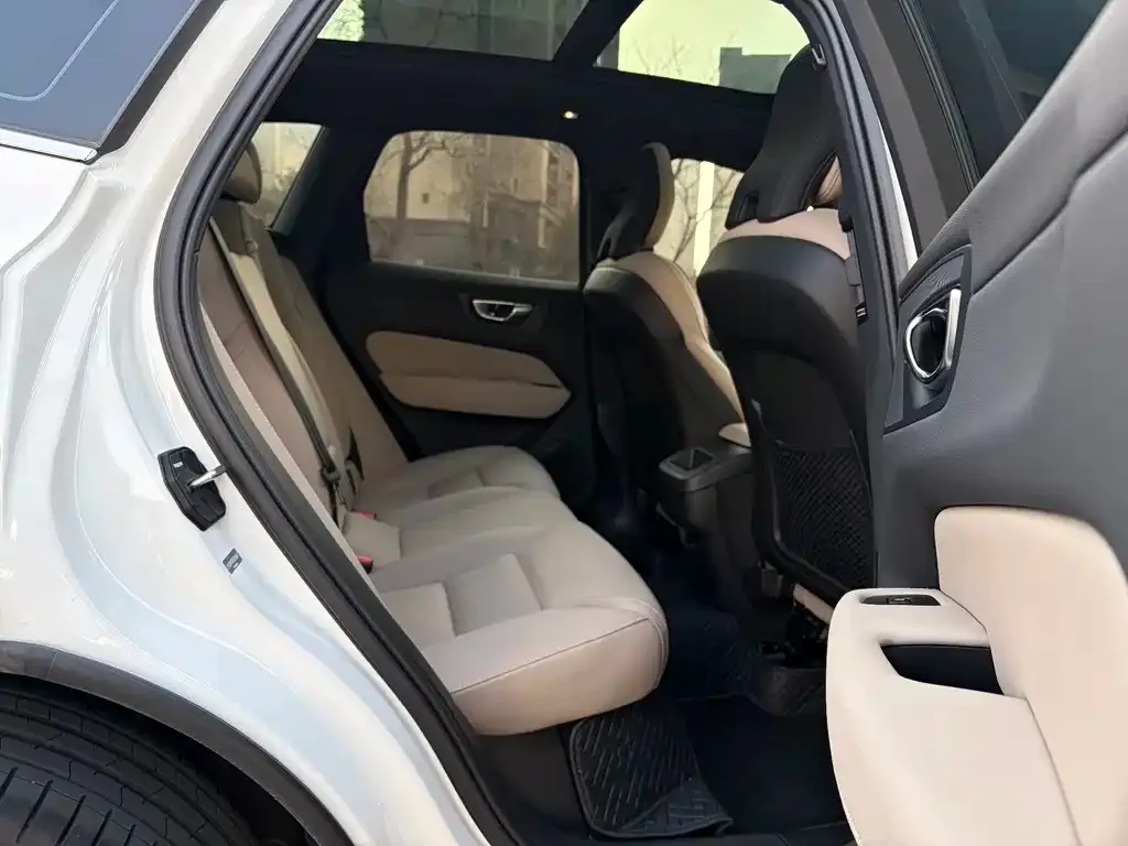 Volvo XC60 2025 из CN, фото 2