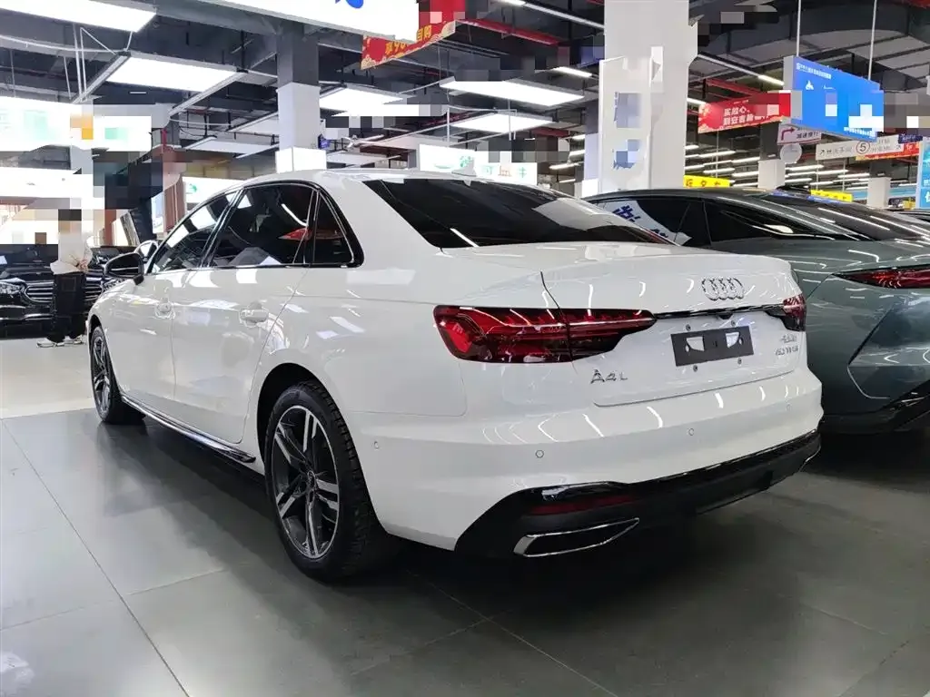 Audi A4L 2022 из CN, фото 4