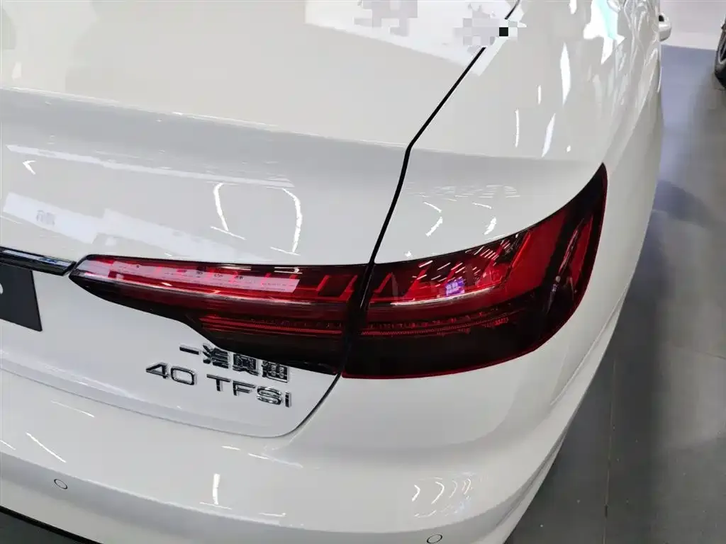 Audi A4L 2022 из CN, фото 3