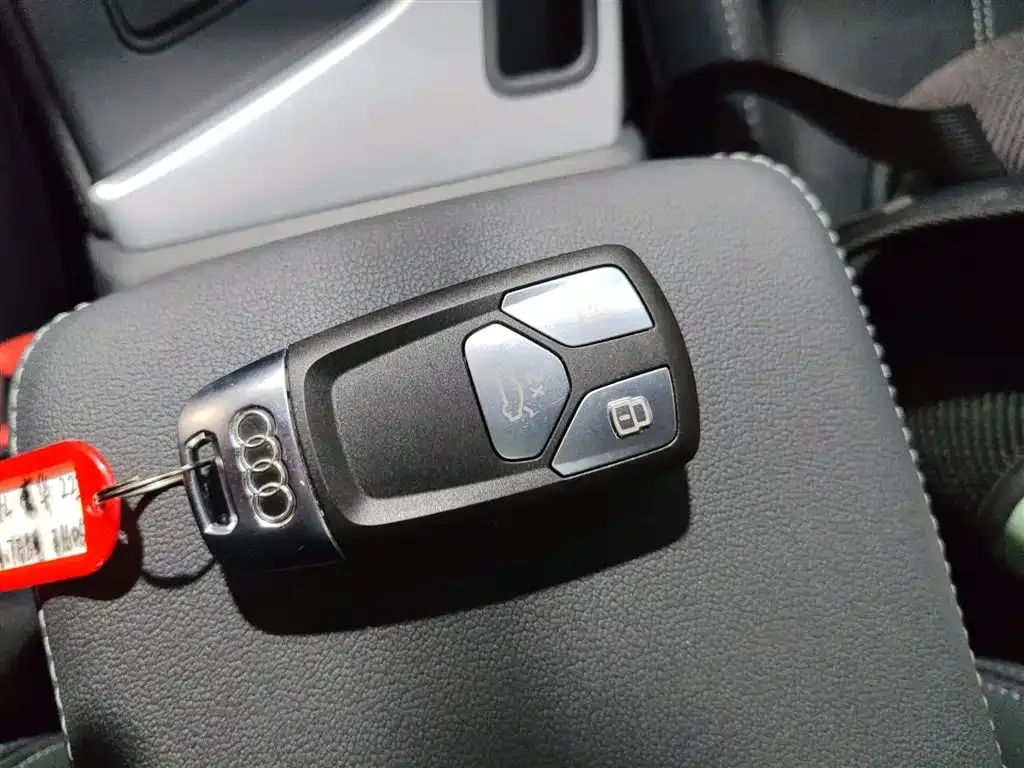Audi A4L 2022 из CN, фото 10
