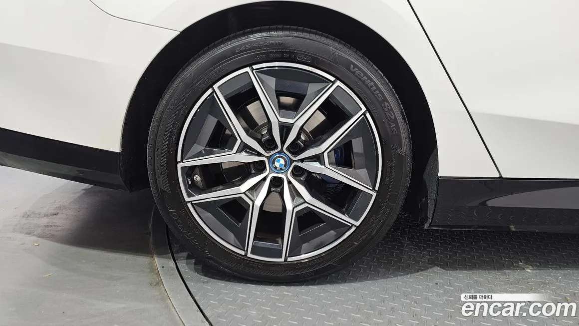BMW i5 — фото 5