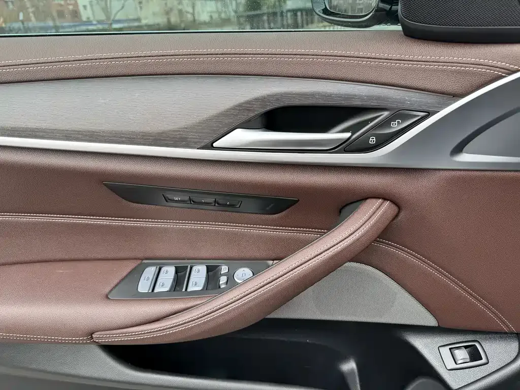 BMW 5 Series — фото 10
