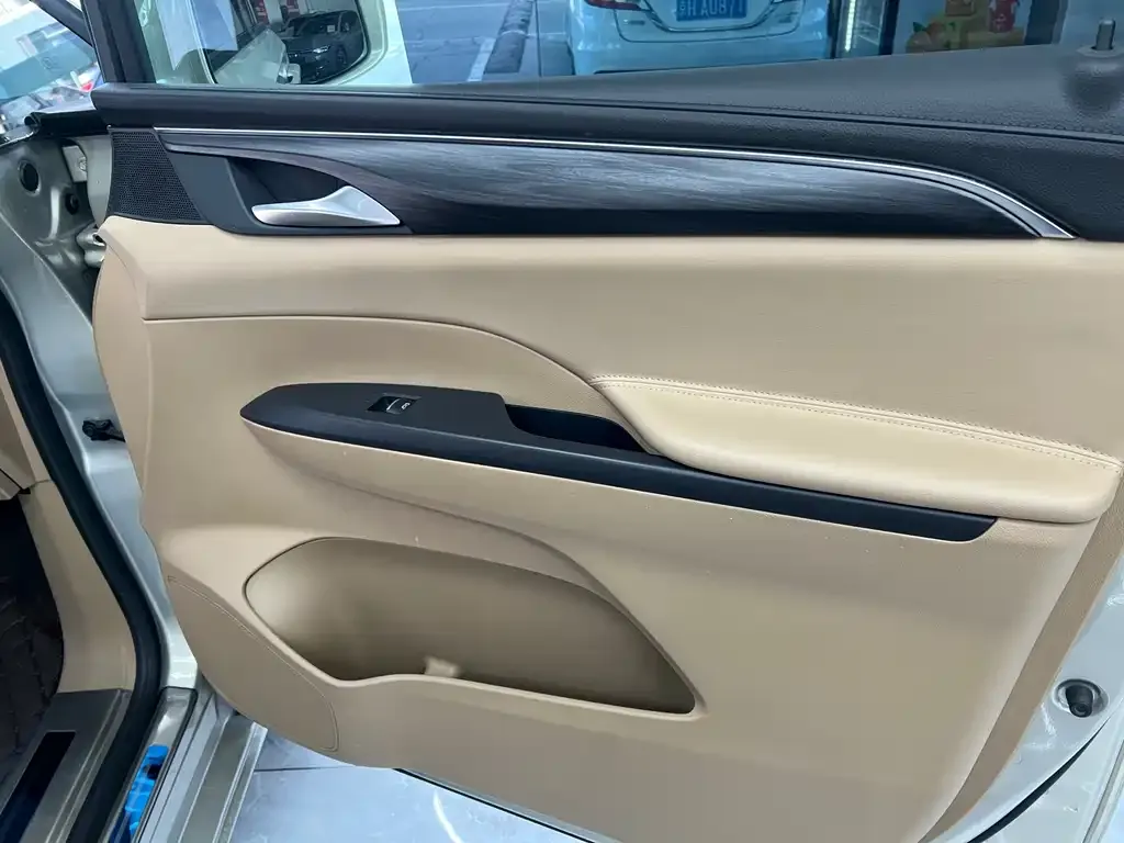 Buick GL8 2021 из CN, фото 2