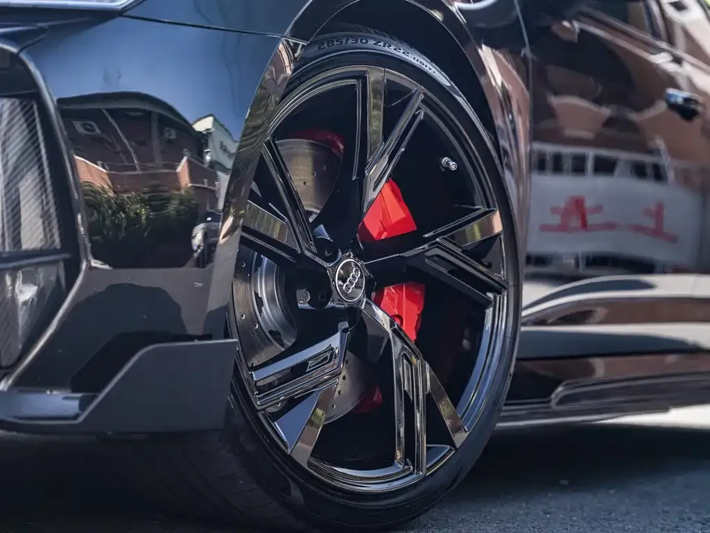 Audi RS 6 2023 из CN, фото 8