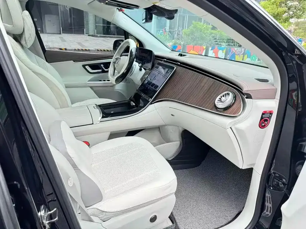 Mercedes-Benz EQE SUV — фото 2