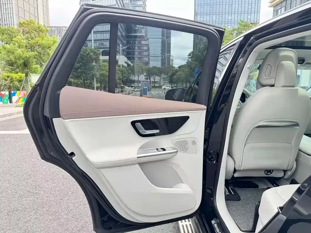 Mercedes-Benz EQE SUV — фото 3