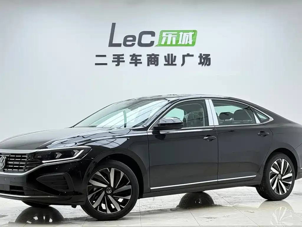 Volkswagen Passat — фото 1