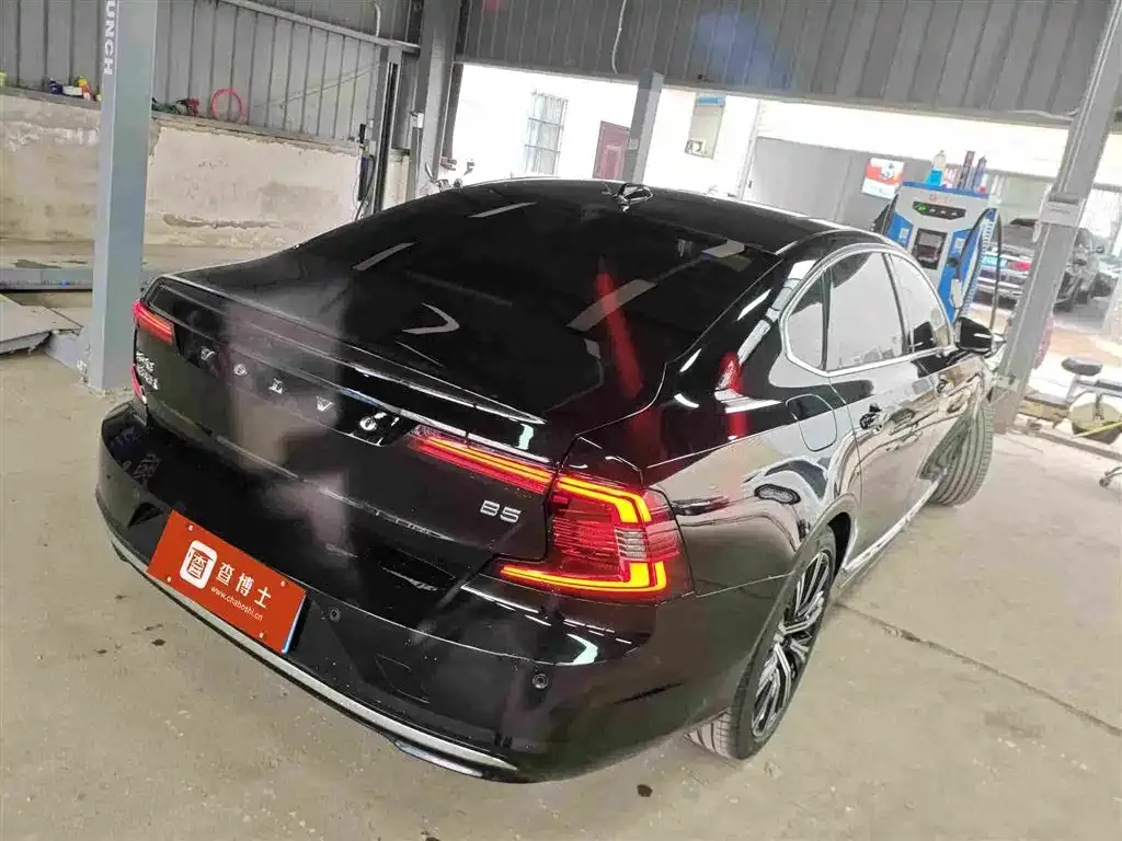 Volvo S90 2024 из CN, фото 2