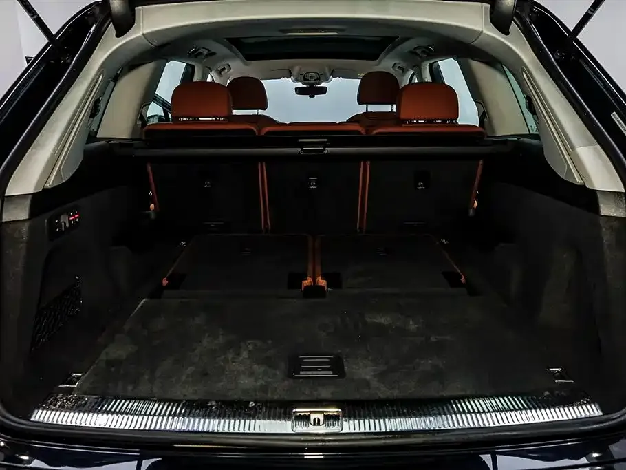 Audi Q7 2021 из CN, фото 9