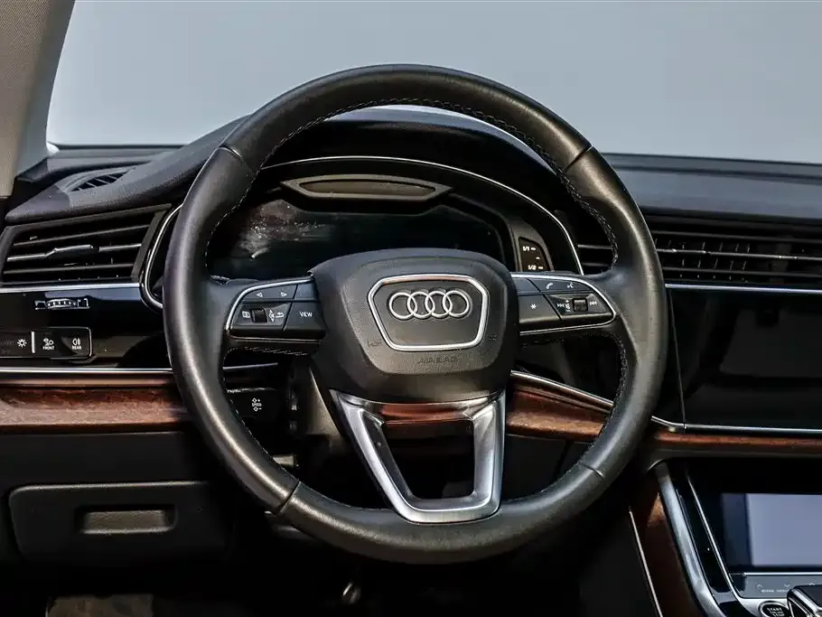 Audi Q7 2021 из CN, фото 4