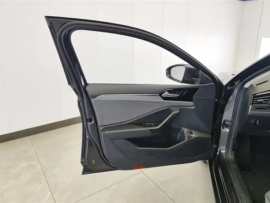 Volkswagen Sagitar — фото 6