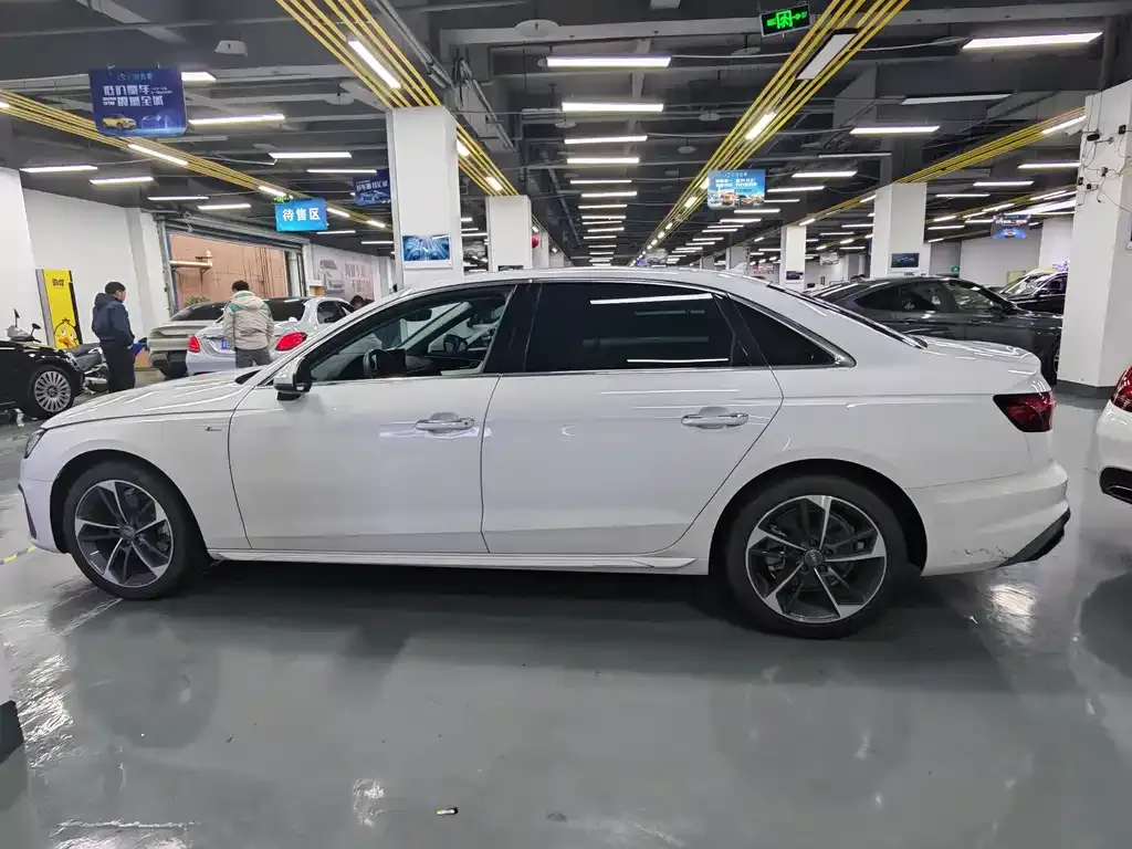 Audi A4L 2021 из CN, фото 8