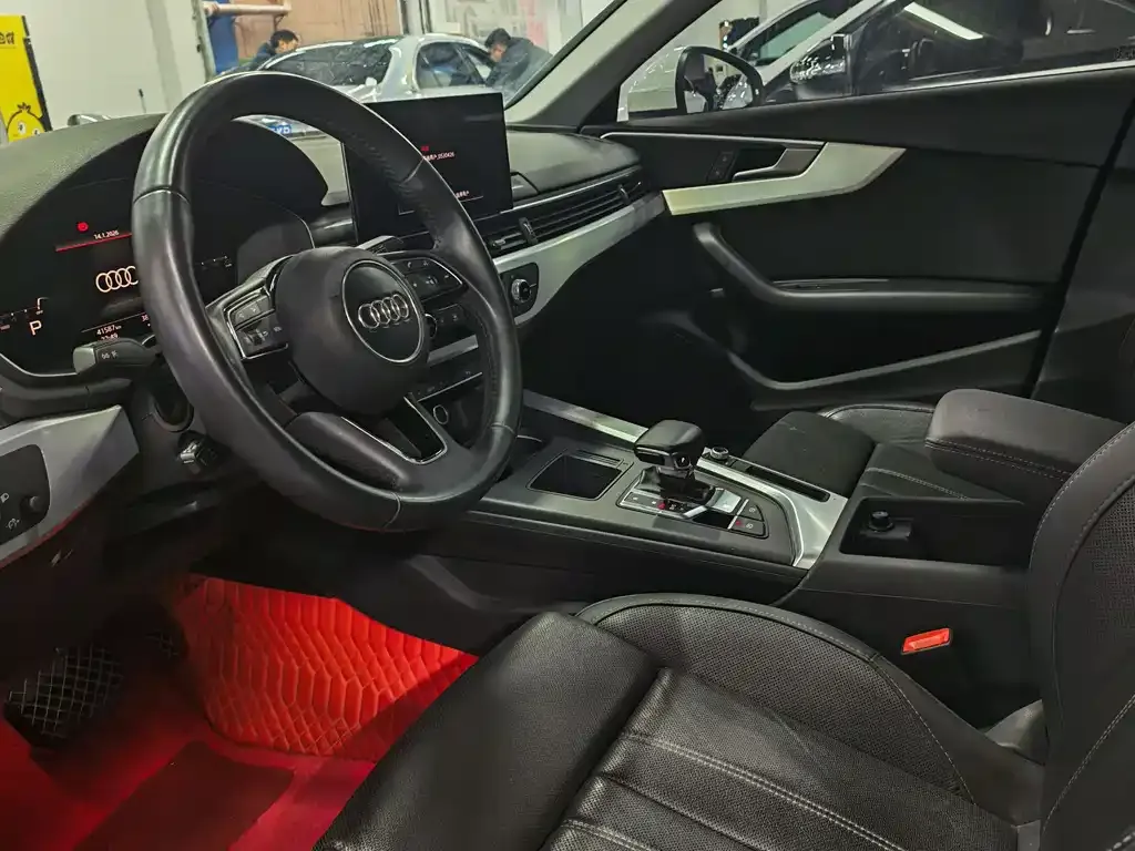 Audi A4L 2021 из CN, фото 9