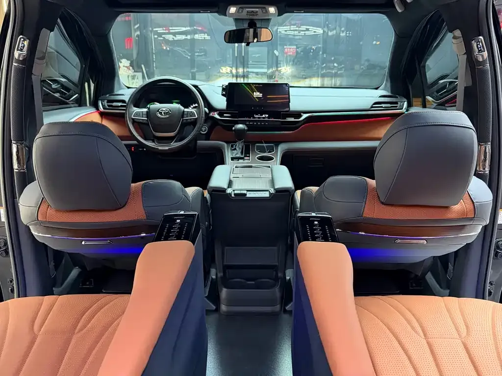Toyota Sienna 2025 из CN, фото 8