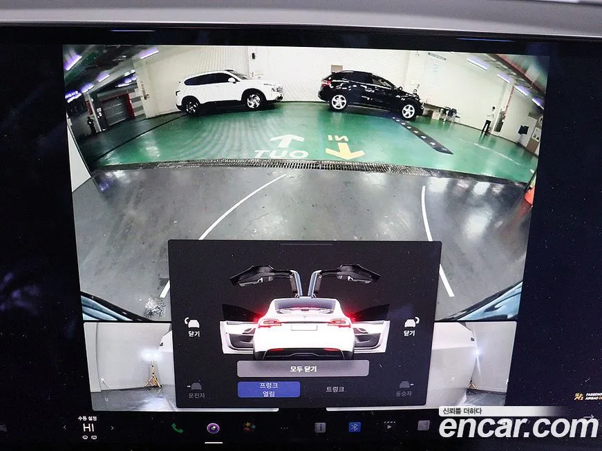 Tesla Model X — фото 10