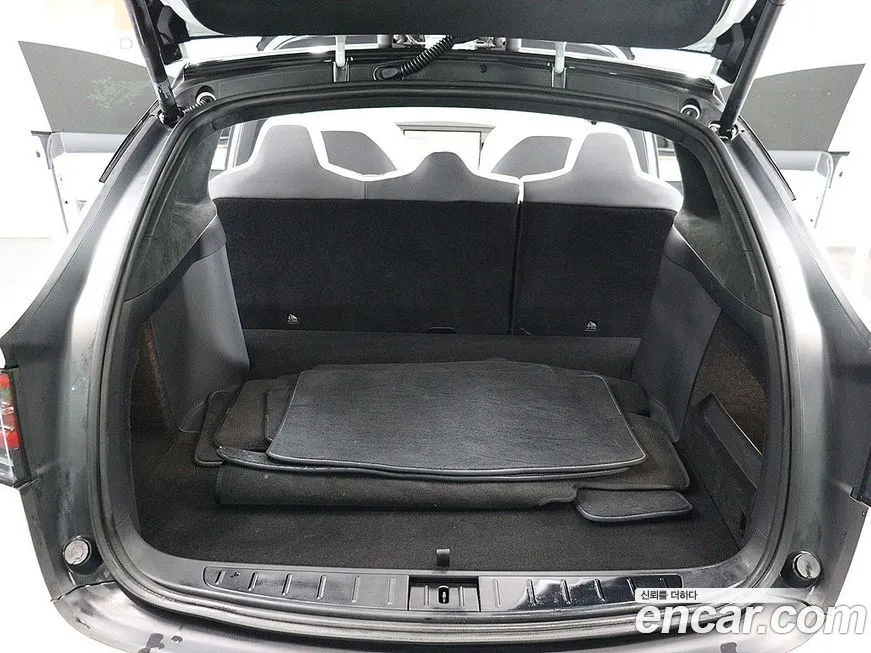 Tesla Model X — фото 7