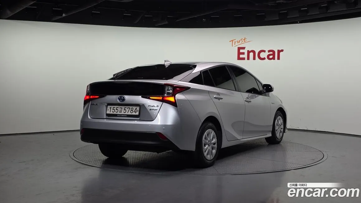 Toyota Prius 2021 из KR, фото 3