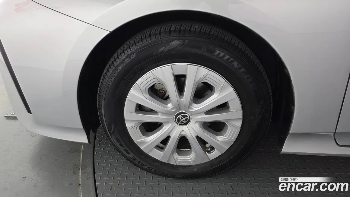 Toyota Prius 2021 из KR, фото 2