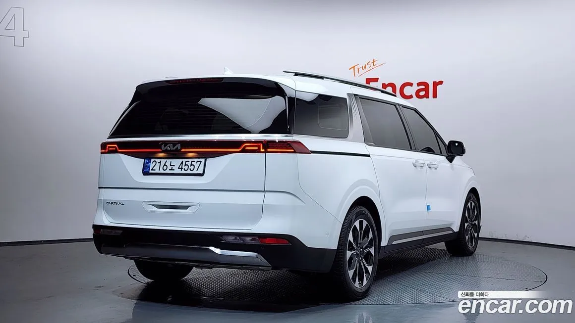 Kia Carnival — фото 10