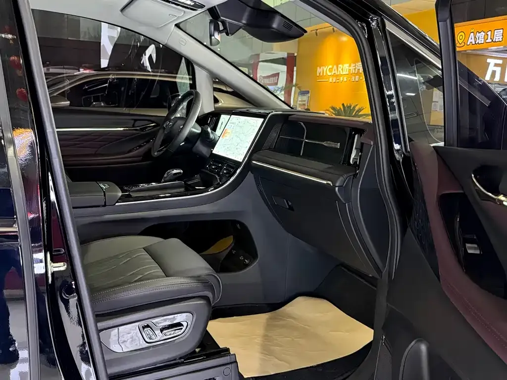 GAC Motor Trumpchi M8 — фото 10