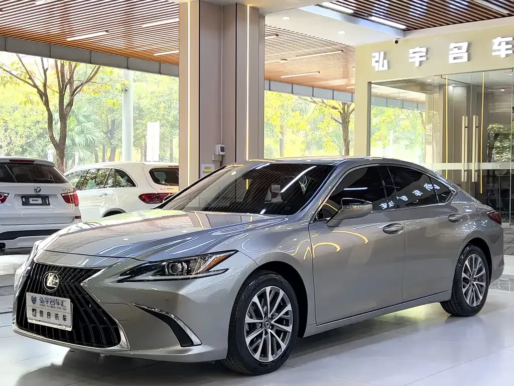 Lexus ES — фото 1
