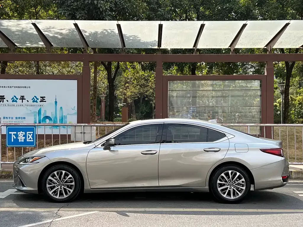 Lexus ES — фото 9
