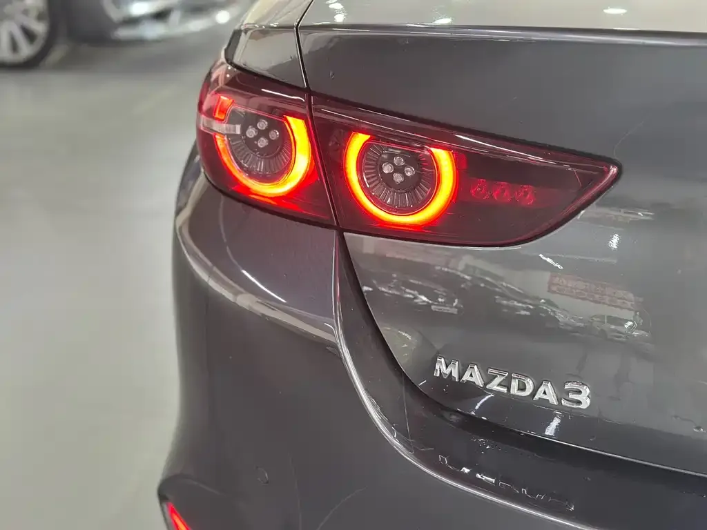 Mazda 3 Axela — фото 2
