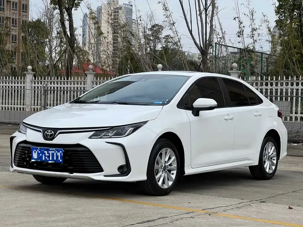Toyota Corolla 2024 из CN, фото 1