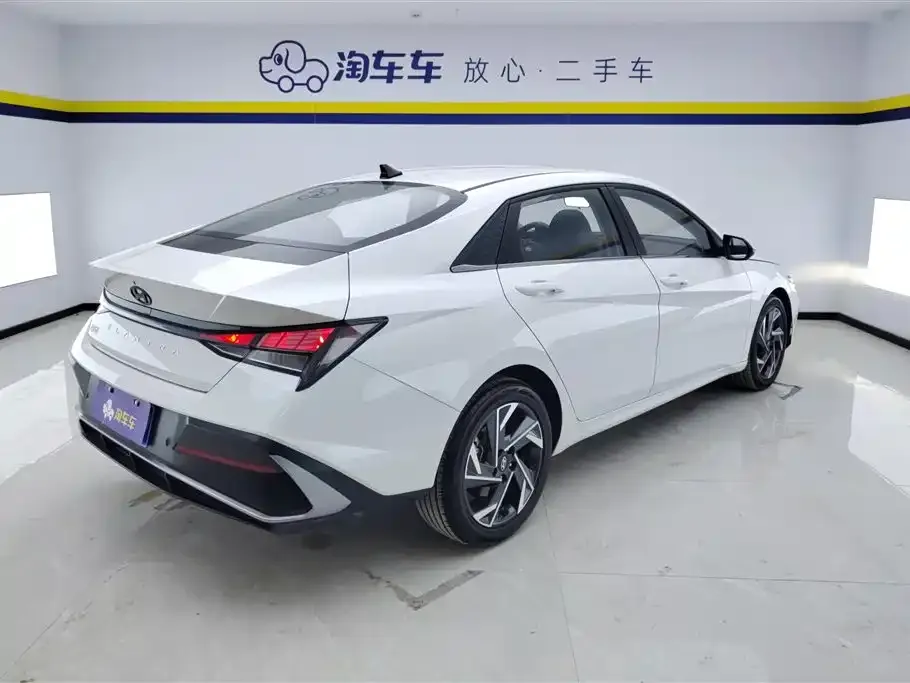 Hyundai Elantra — фото 6