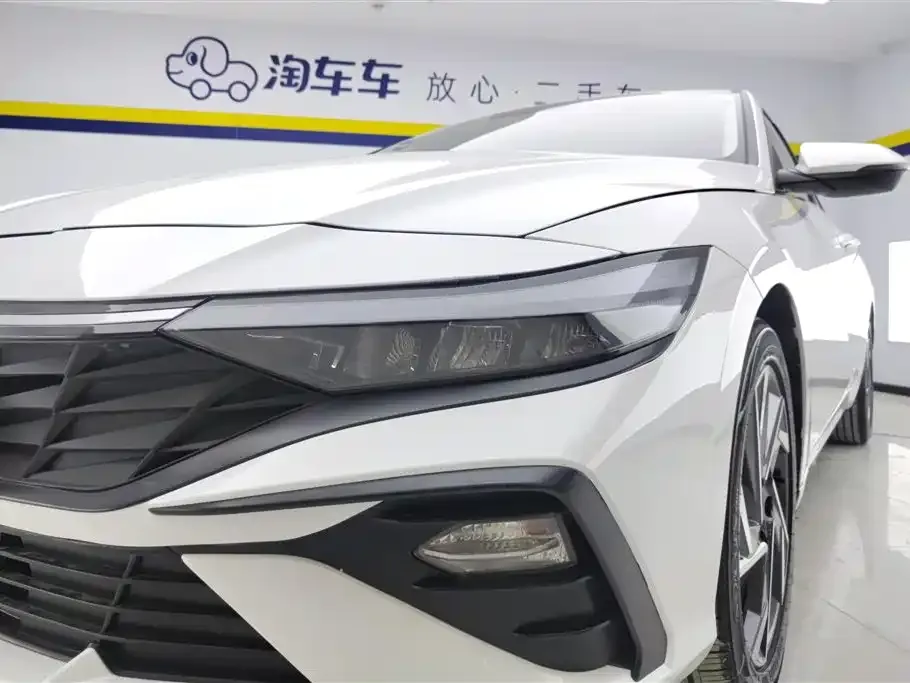Hyundai Elantra — фото 2