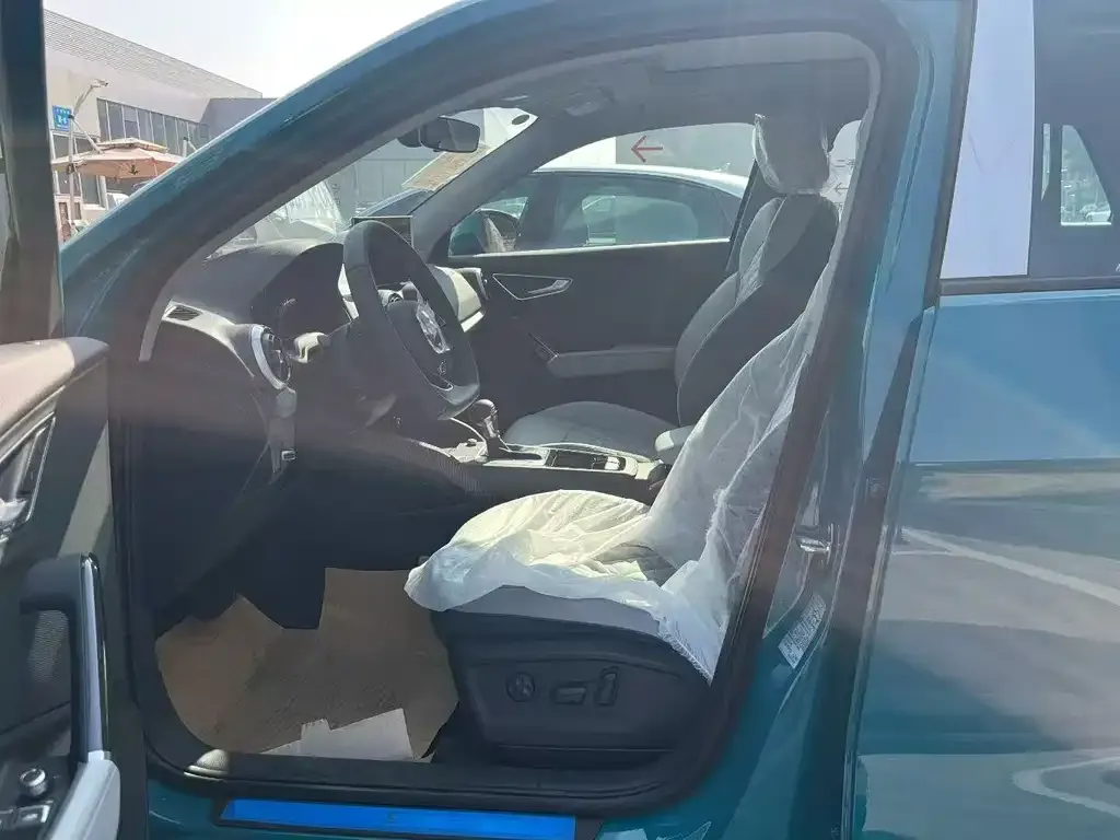 Audi Q2L 2025 из CN, фото 6