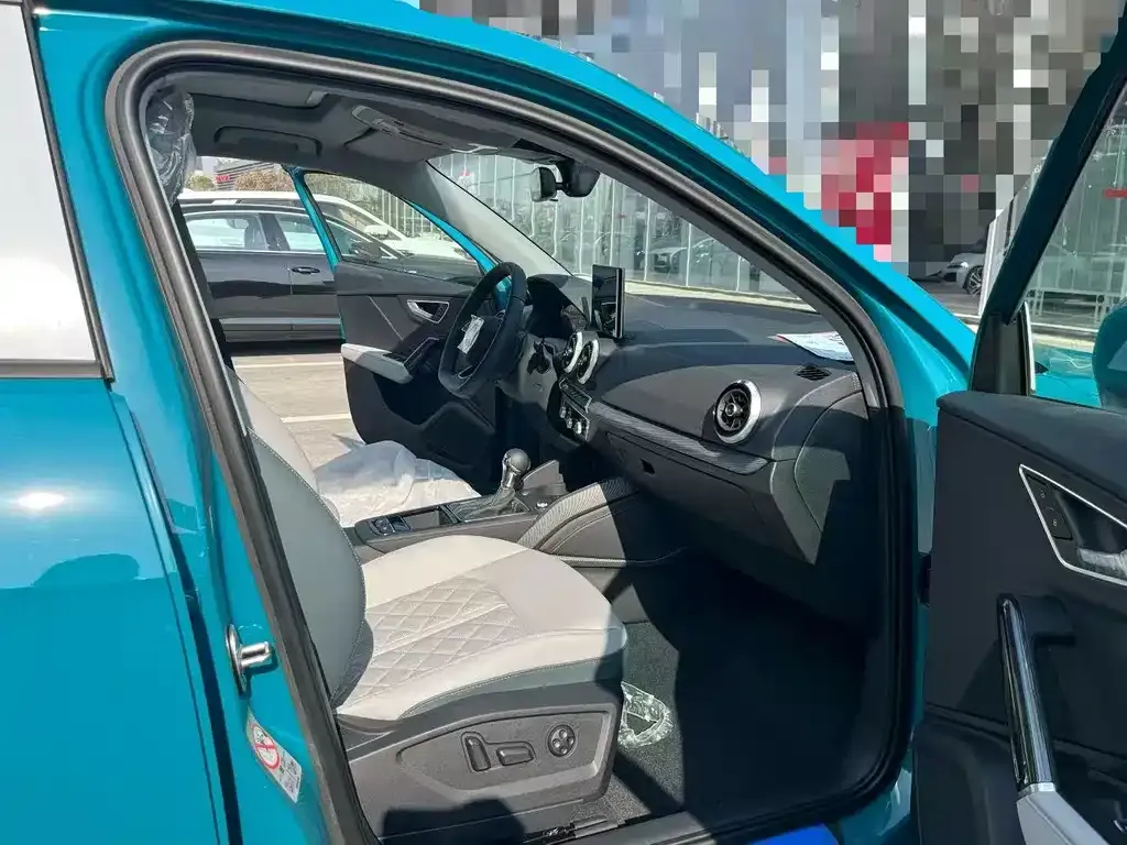 Audi Q2L 2025 из CN, фото 7