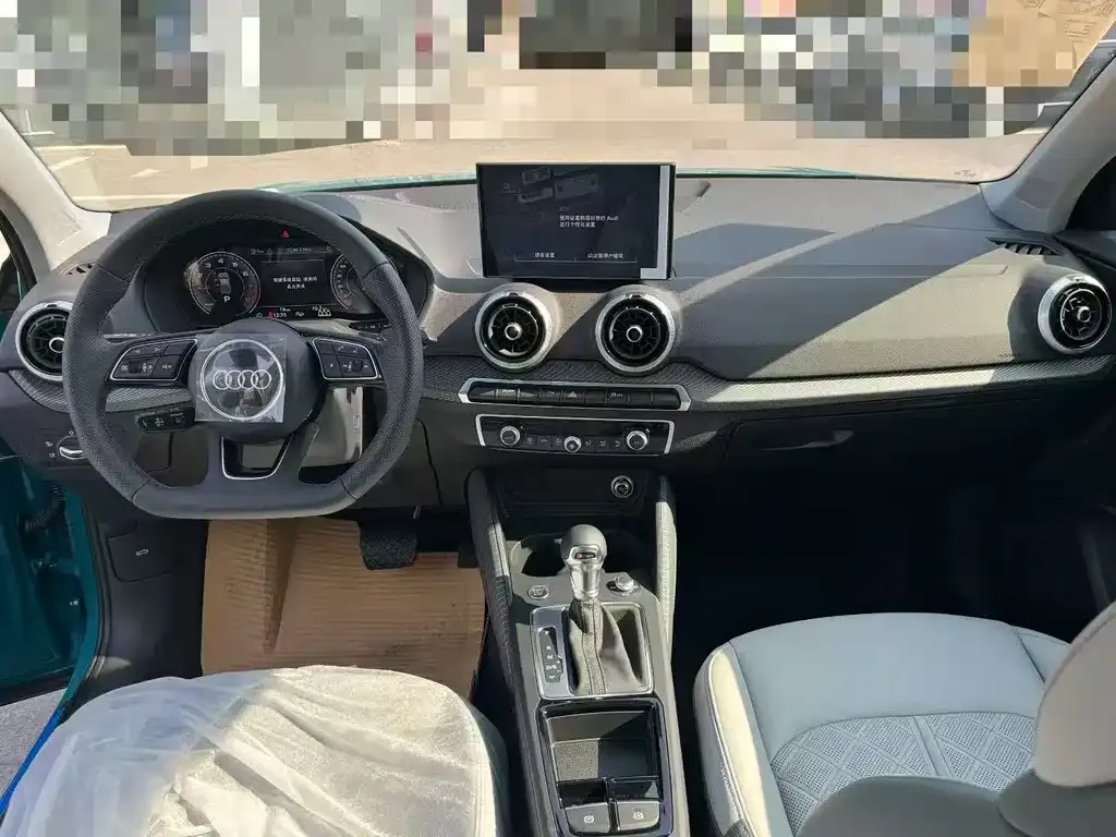Audi Q2L 2025 из CN, фото 9
