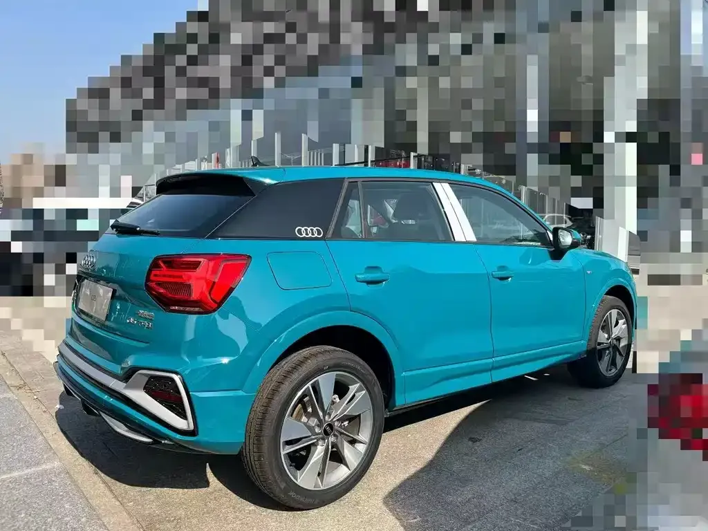 Audi Q2L 2025 из CN, фото 4