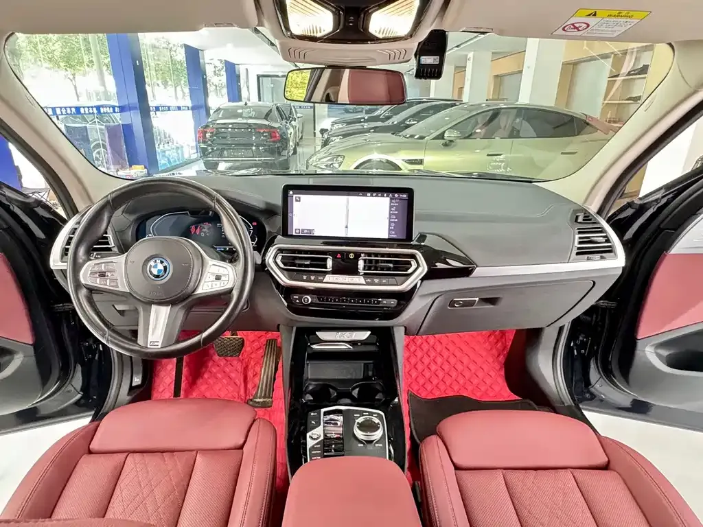 BMW iX3 — фото 10