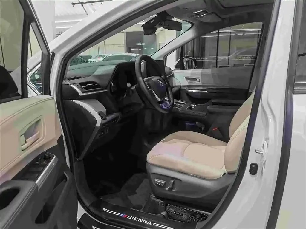 Toyota Sienna 2025 из CN, фото 7