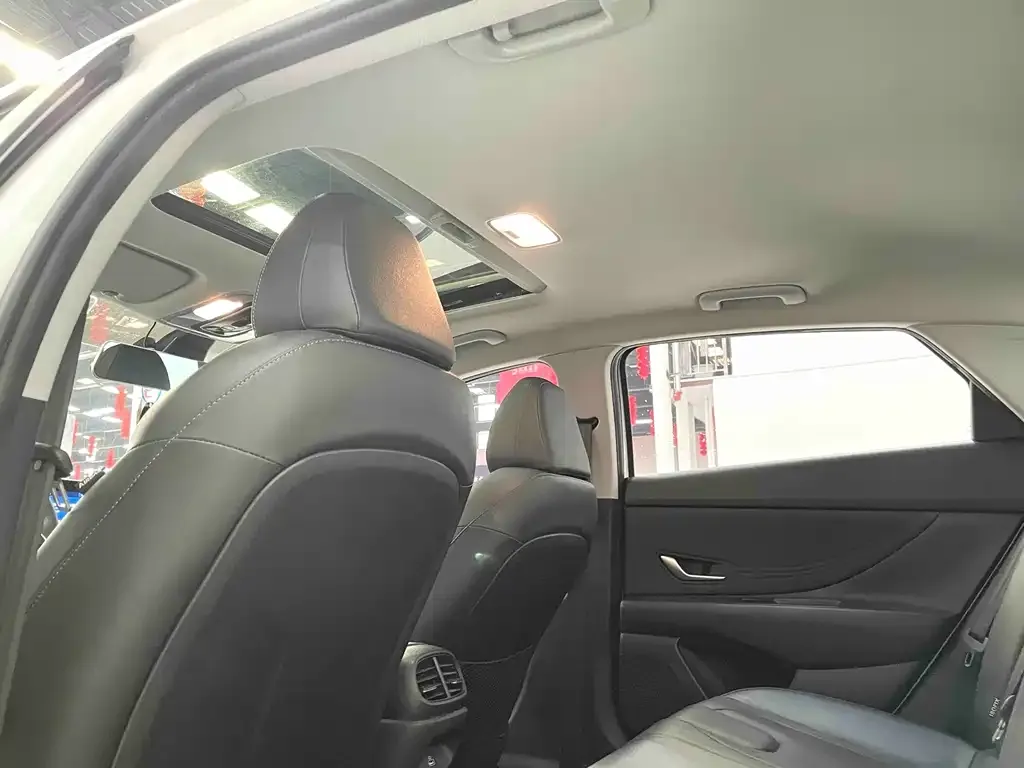 Hyundai Elantra 2023 из CN, фото 3