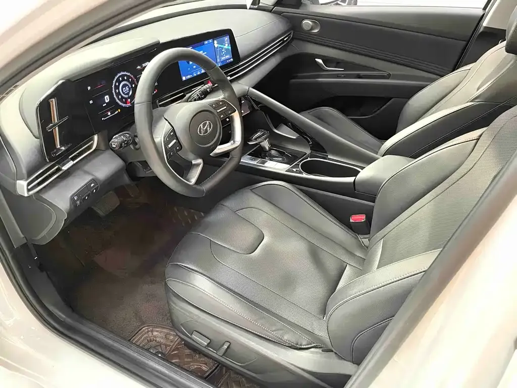 Hyundai Elantra 2023 из CN, фото 10