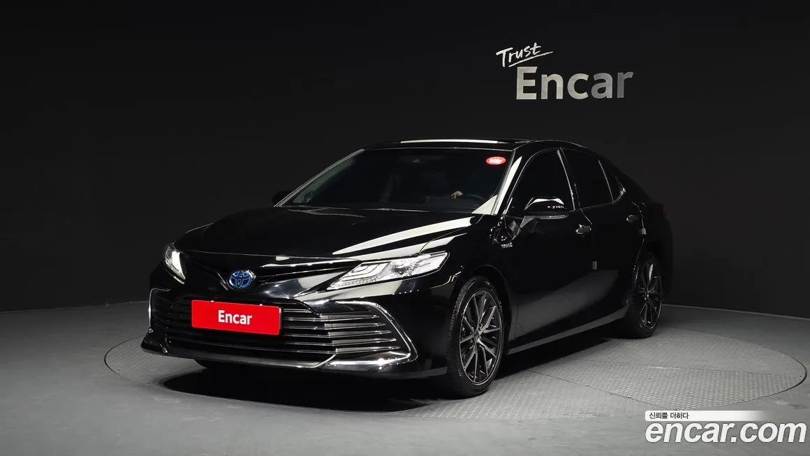 Toyota Camry — фото 1