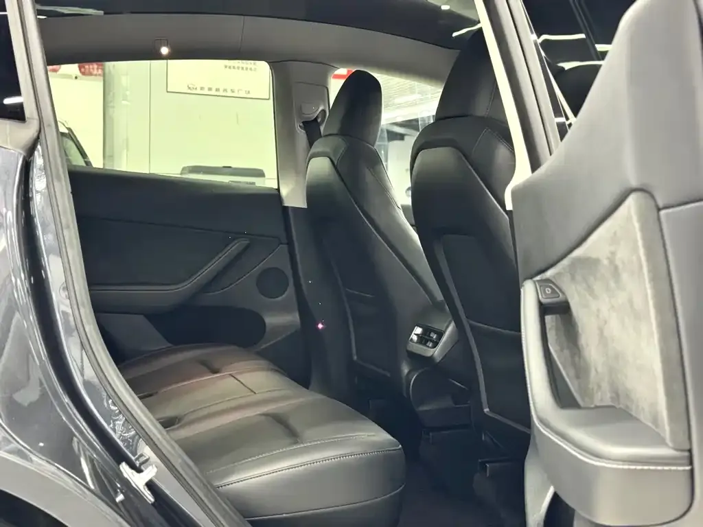 Tesla Model Y 2025 из CN, фото 2