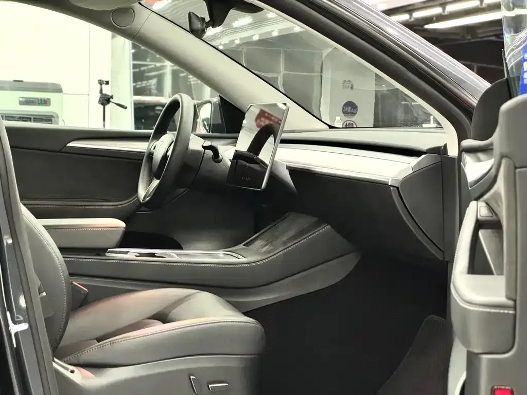 Tesla Model Y 2025 из CN, фото 5