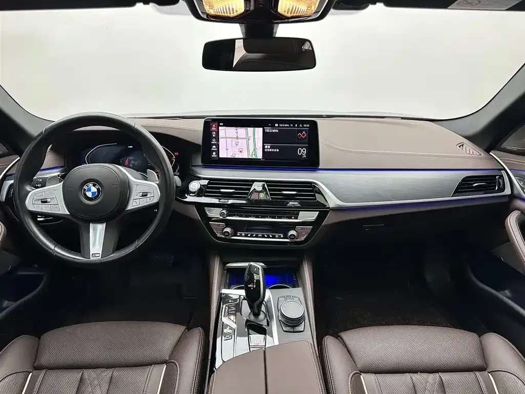 BMW 5 Series 2023 из CN, фото 10
