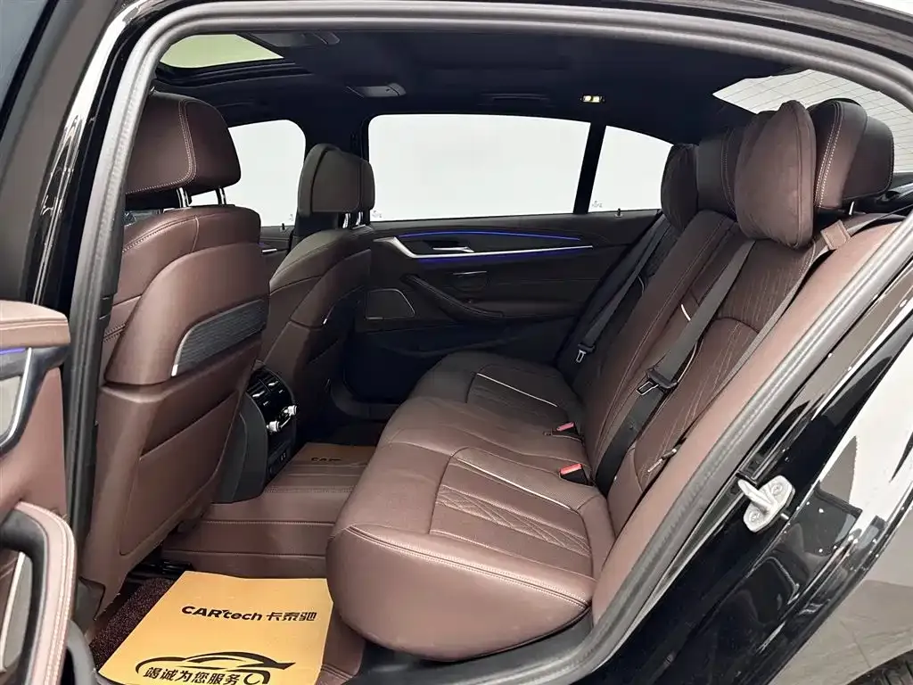 BMW 5 Series 2023 из CN, фото 7